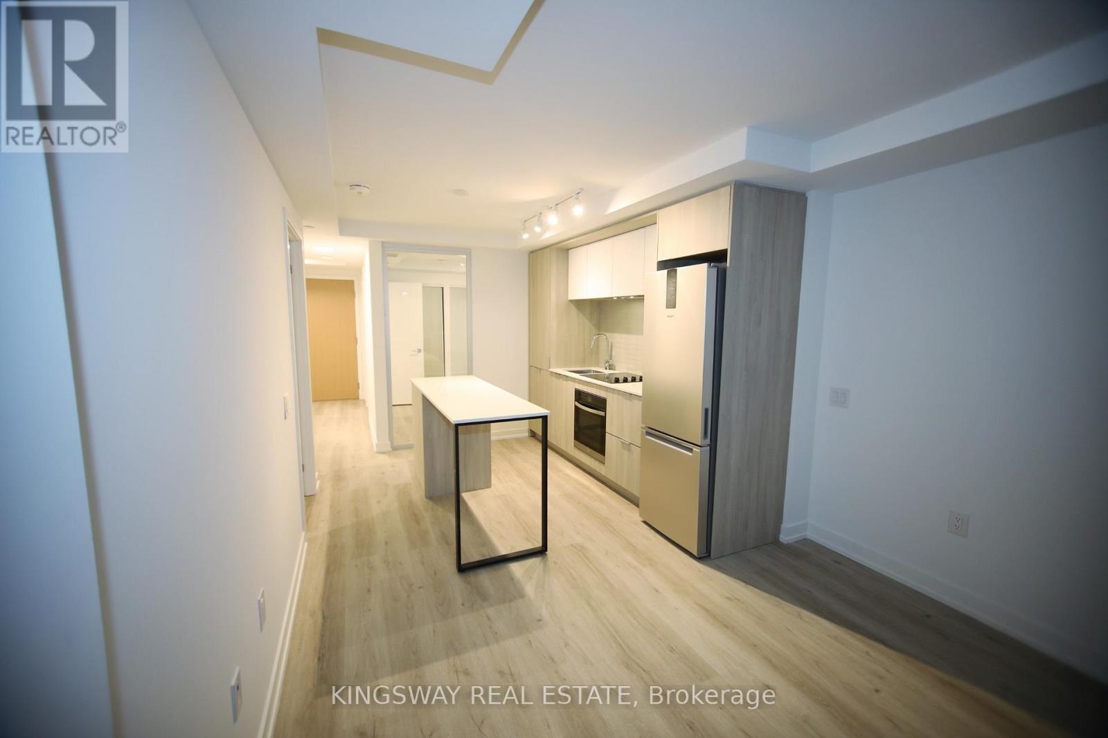 418 - 395 Square One Dr Drive, Mississauga, Ontario  L5B 0P6 - Photo 8 - W12768982