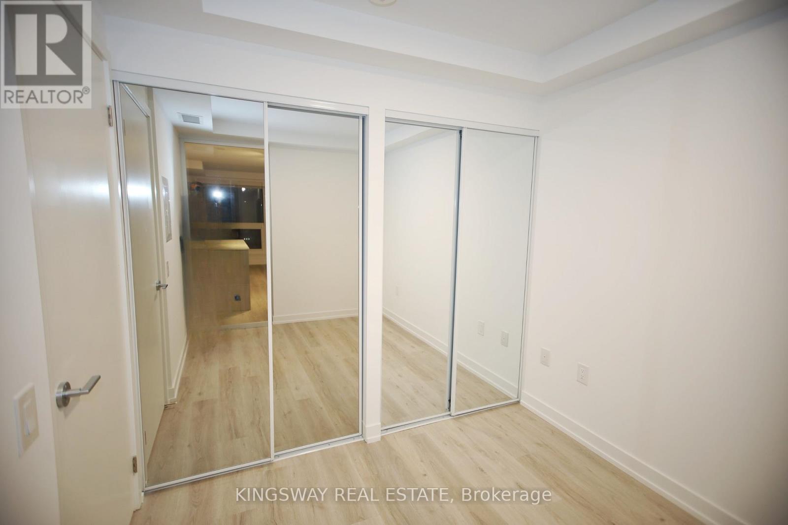 418 - 395 Square One Dr Drive, Mississauga, Ontario  L5B 0P6 - Photo 7 - W12768982