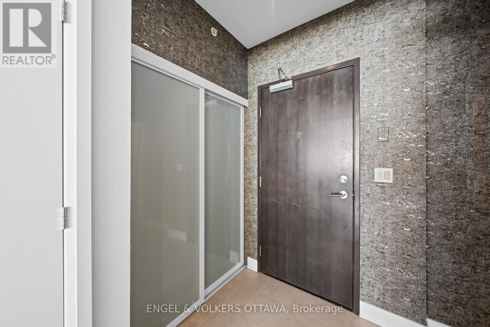 110 - 1035 Bank Street, Ottawa, Ontario  K1S 5K3 - Photo 3 - X12773982