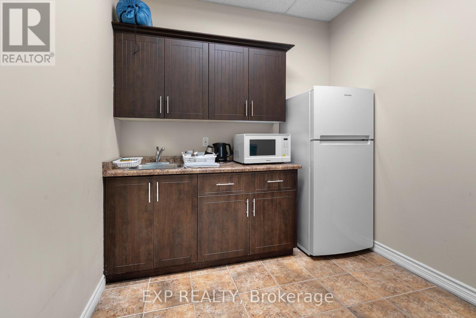 4675 Queen Street, Niagara Falls (Downtown), Ontario  L2E 2L9 - Photo 10 - X12773984