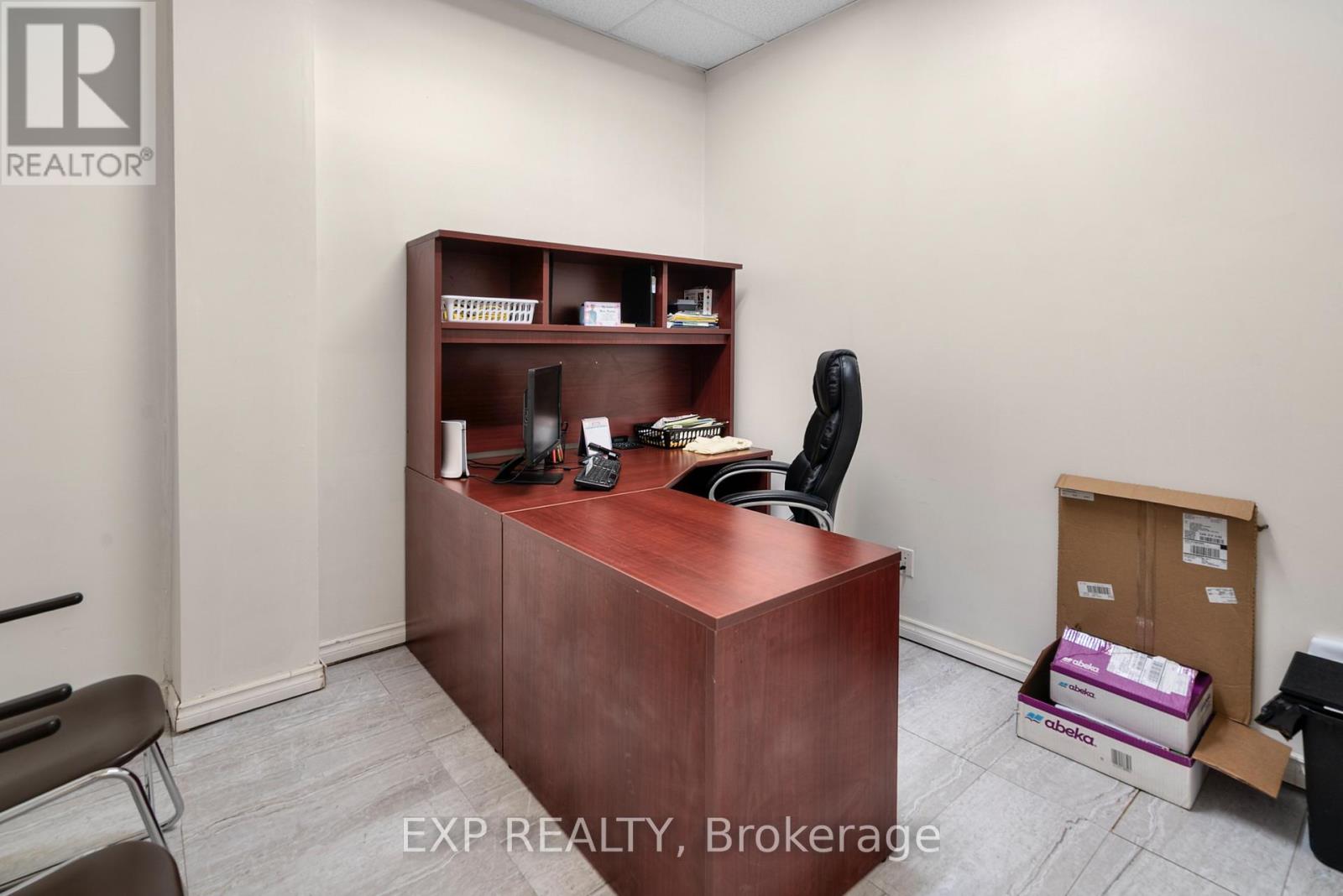 4675 Queen Street, Niagara Falls (Downtown), Ontario  L2E 2L9 - Photo 6 - X12773984