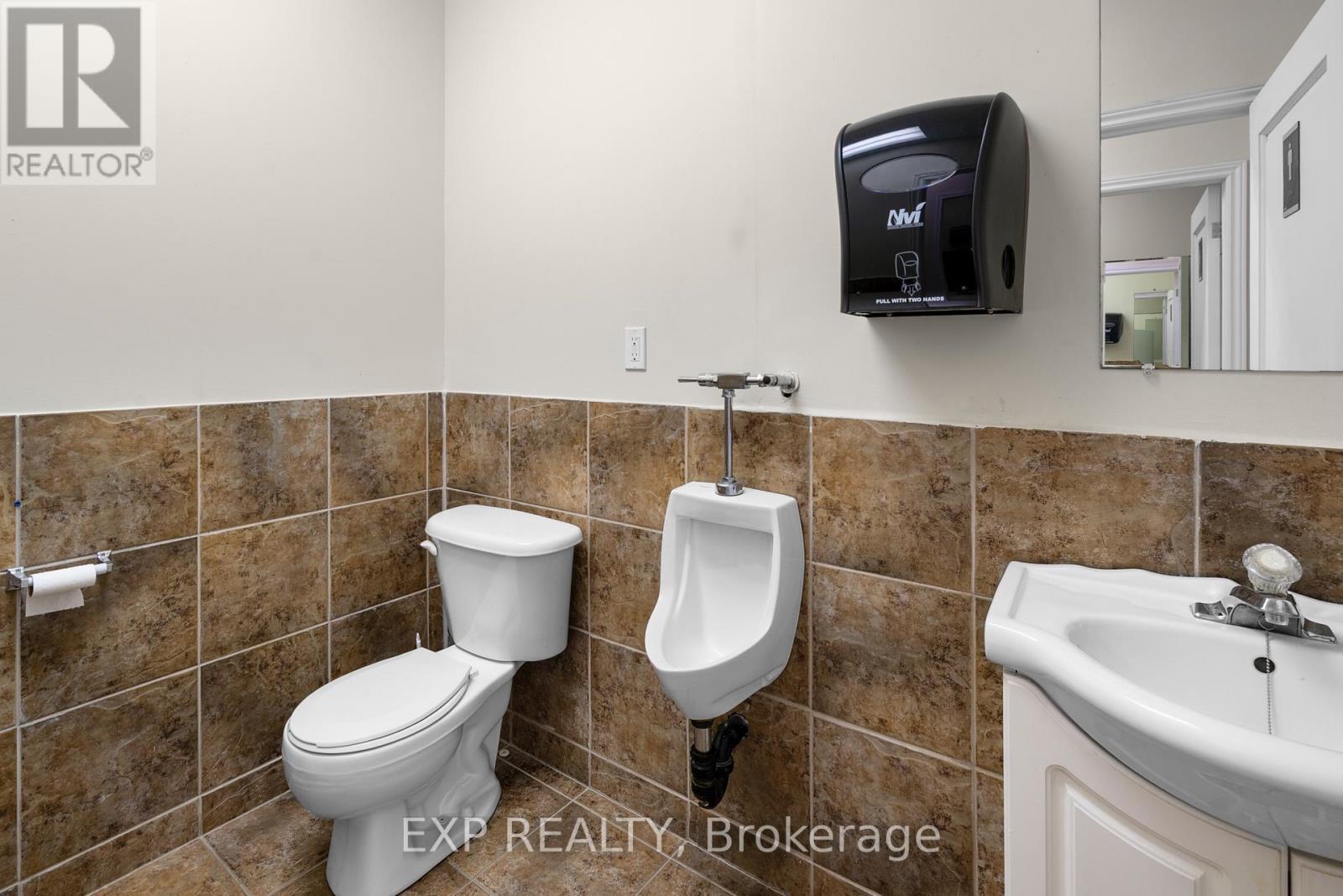 4675 Queen Street, Niagara Falls (Downtown), Ontario  L2E 2L9 - Photo 7 - X12773984