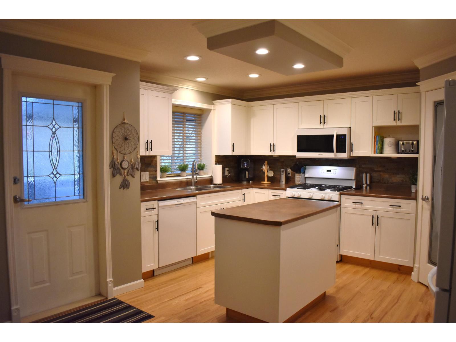 32997 Desbrisay Avenue, Mission, British Columbia  V2V 7R6 - Photo 4 - R3087635