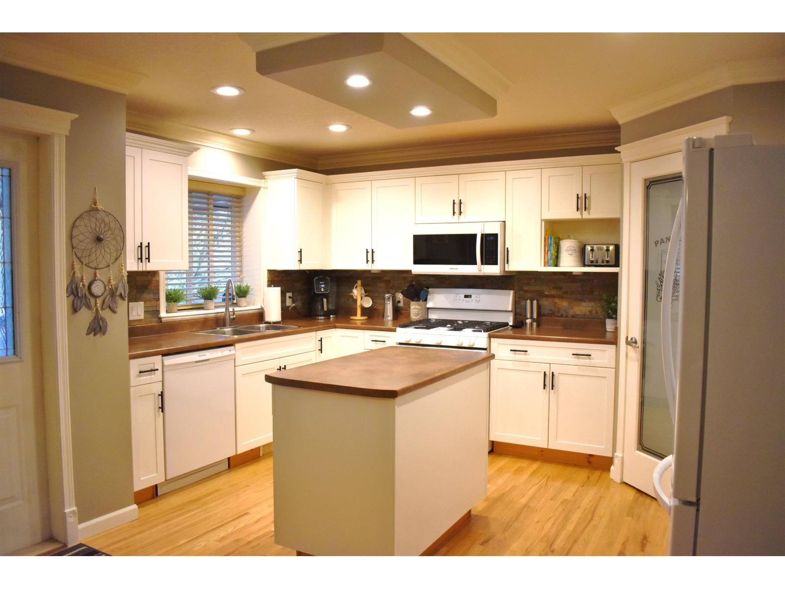 32997 Desbrisay Avenue, Mission, British Columbia  V2V 7R6 - Photo 5 - R3087635