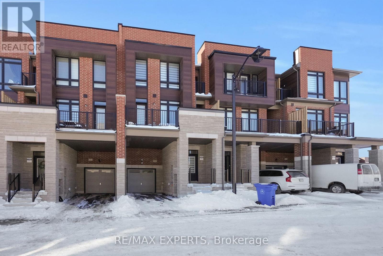 16 Griffith Street, Aurora, Ontario  L4G 7B6 - Photo 4 - N12774006