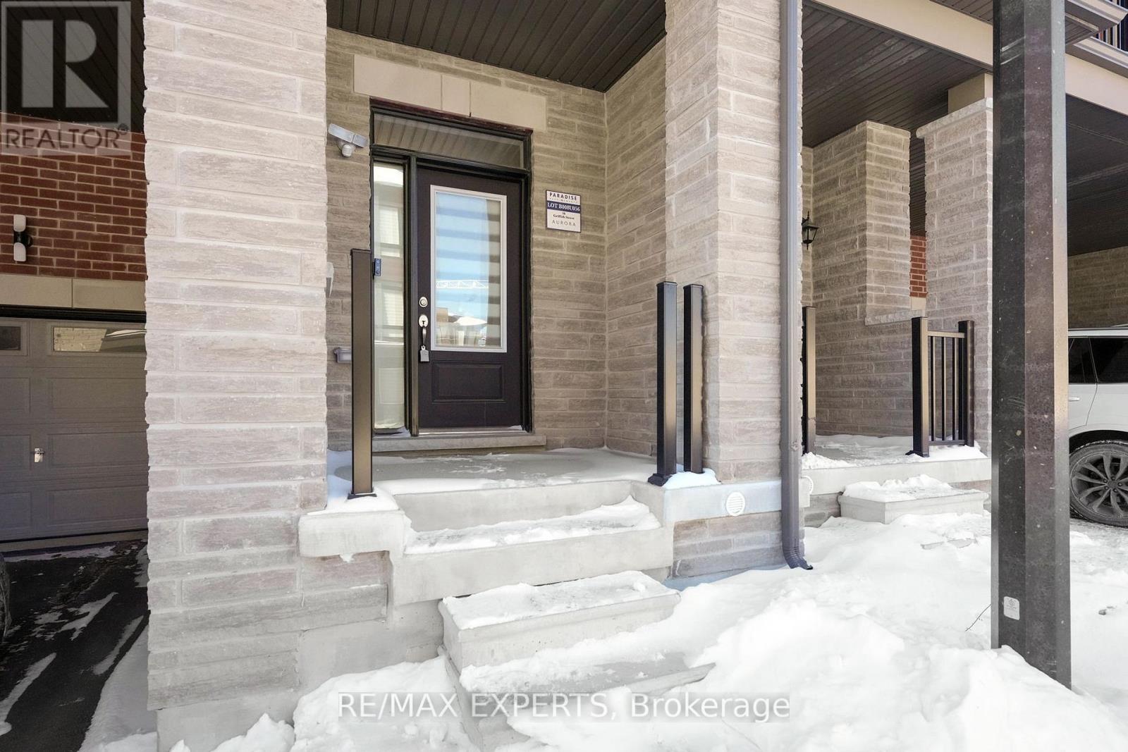 16 Griffith Street, Aurora, Ontario  L4G 7B6 - Photo 6 - N12774006