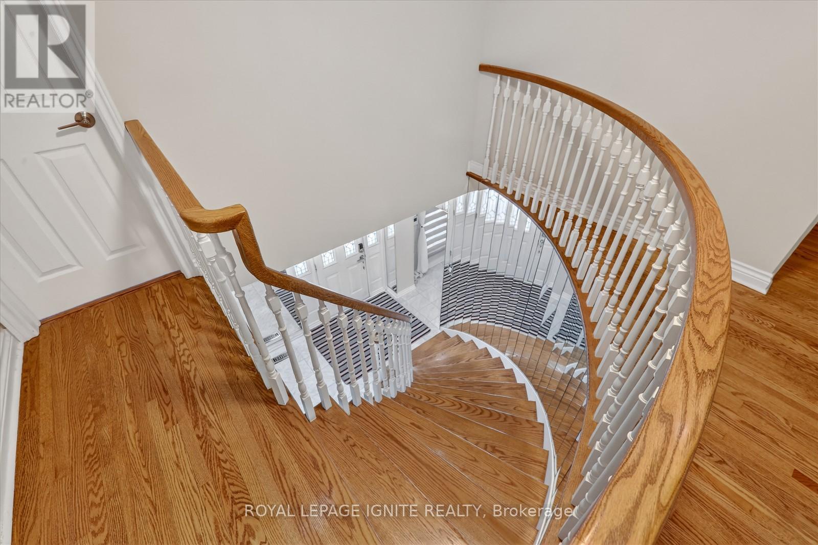 2537 Annelyn Court, Mississauga, Ontario  L5C 2Z7 - Photo 12 - W12773978