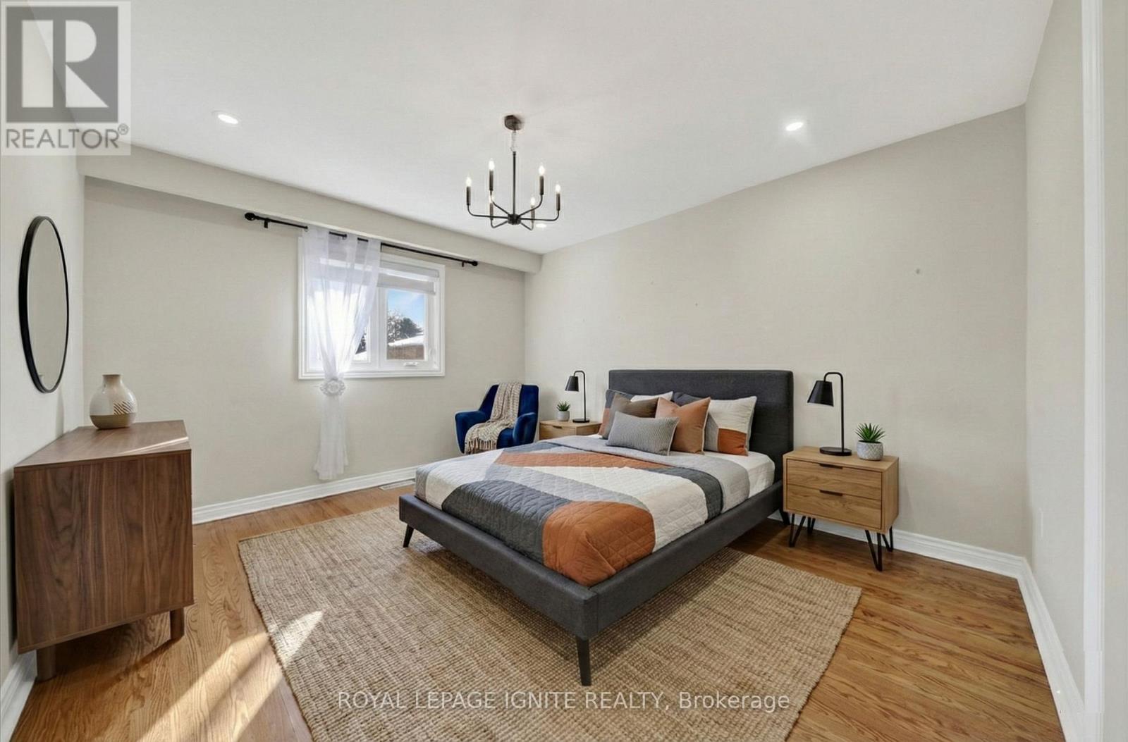 2537 Annelyn Court, Mississauga, Ontario  L5C 2Z7 - Photo 15 - W12773978