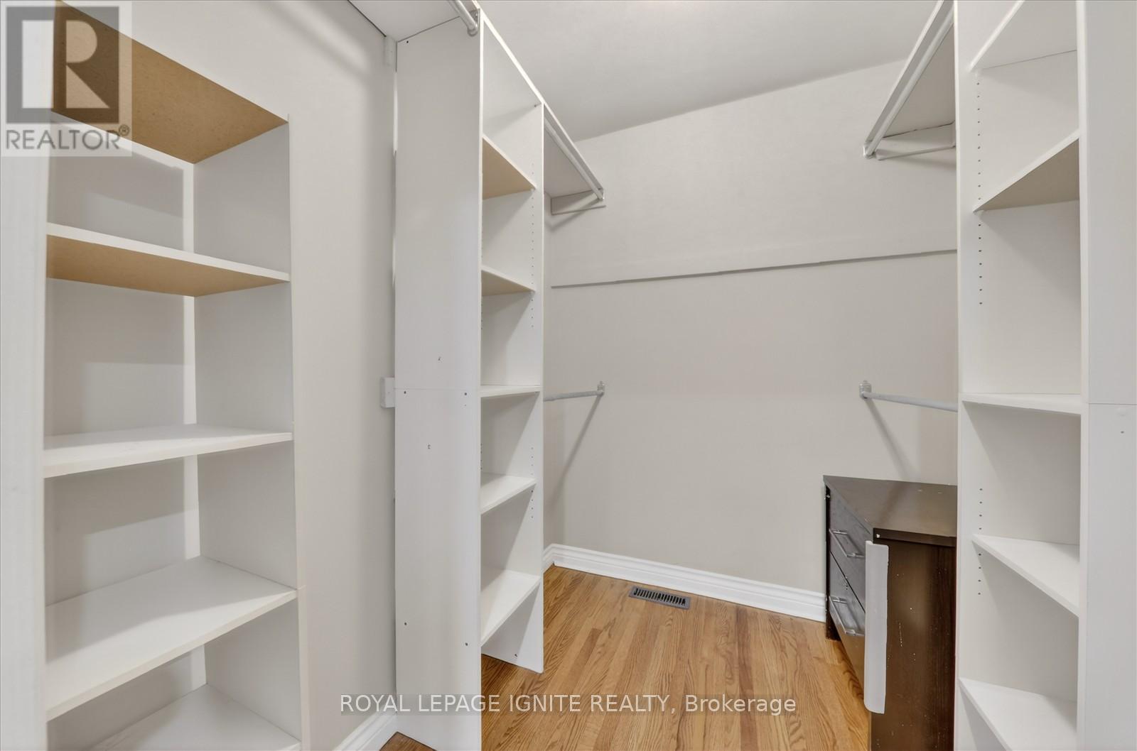 2537 Annelyn Court, Mississauga, Ontario  L5C 2Z7 - Photo 18 - W12773978