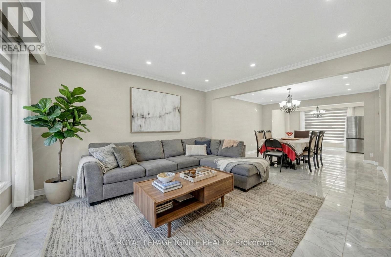 2537 Annelyn Court, Mississauga, Ontario  L5C 2Z7 - Photo 9 - W12773978