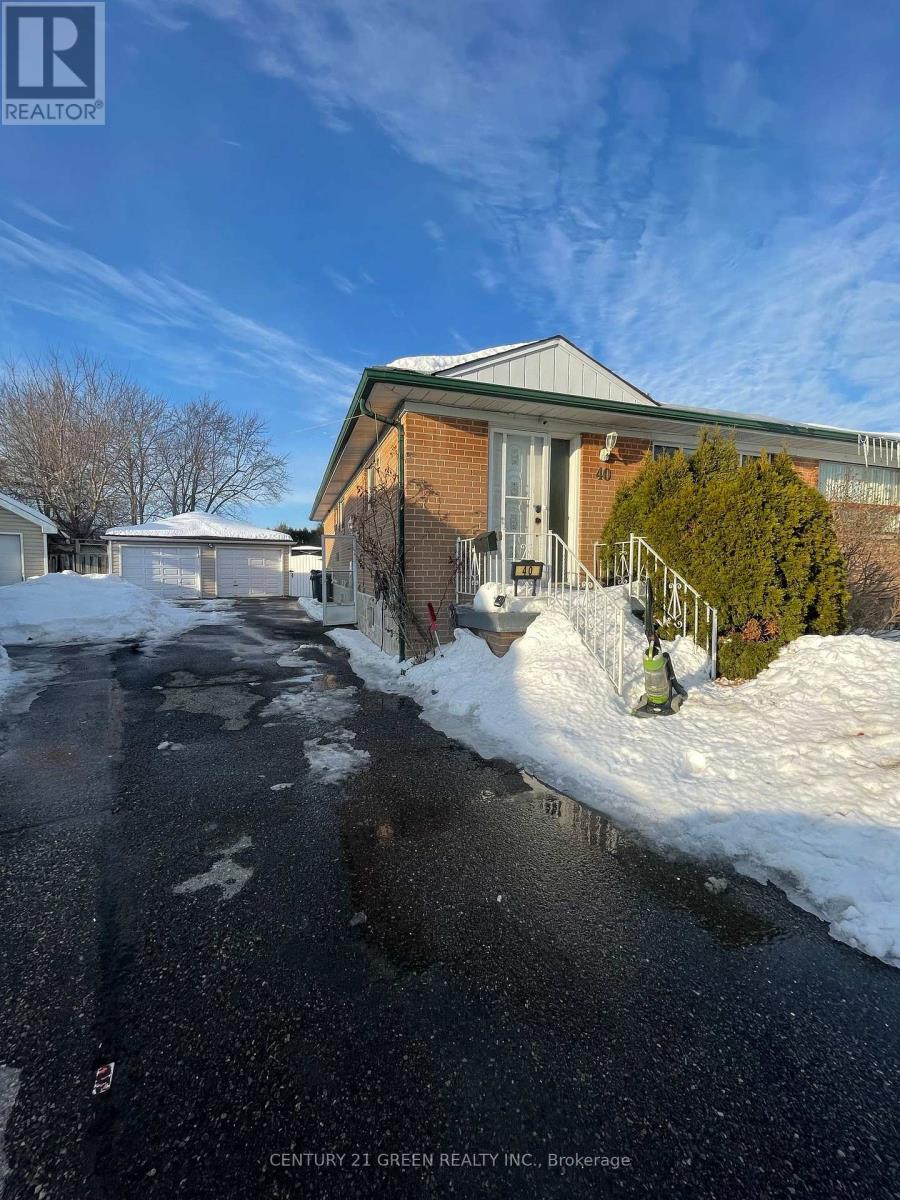 Upper - 40 Sanford Crescent, Brampton, Ontario  L6X 2C3 - Photo 2 - W12773986