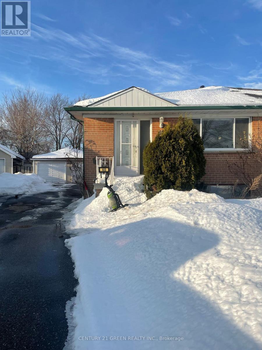 Upper - 40 Sanford Crescent, Brampton, Ontario  L6X 2C3 - Photo 3 - W12773986