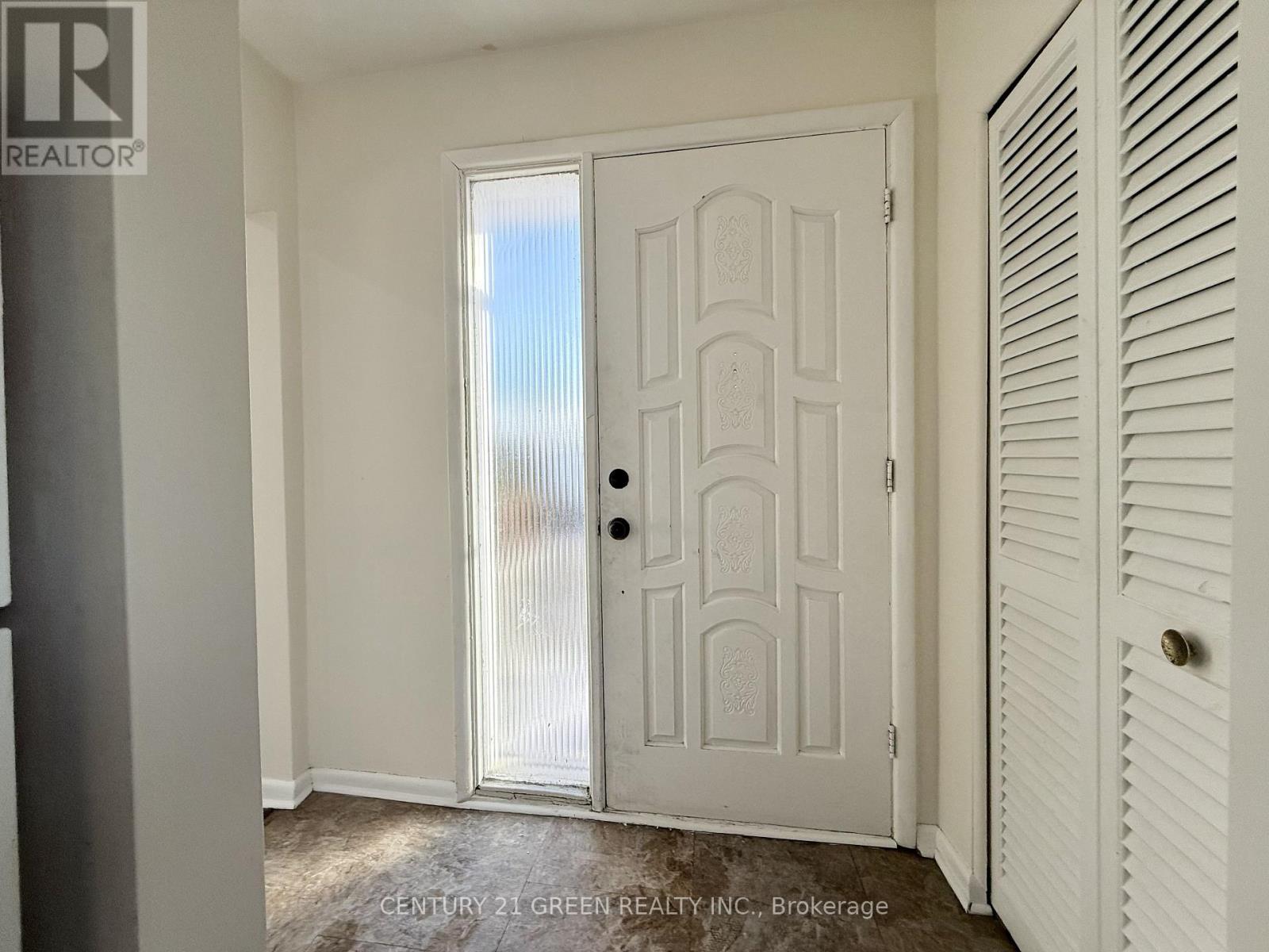 Upper - 40 Sanford Crescent, Brampton, Ontario  L6X 2C3 - Photo 5 - W12773986