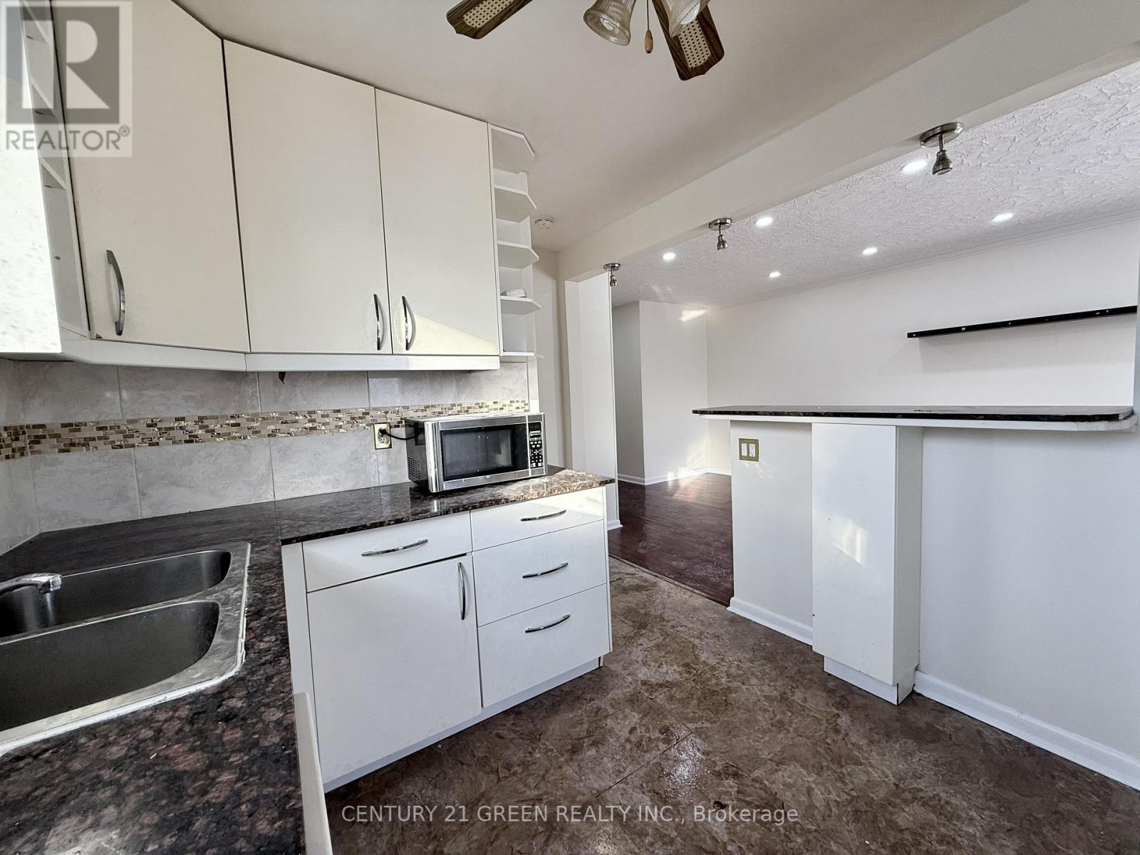 Upper - 40 Sanford Crescent, Brampton, Ontario  L6X 2C3 - Photo 8 - W12773986