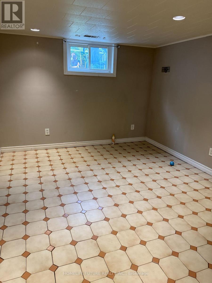 Bsmt - 7147 Harwick Drive, Mississauga, Ontario  L4T 3A5 - Photo 2 - W12774008