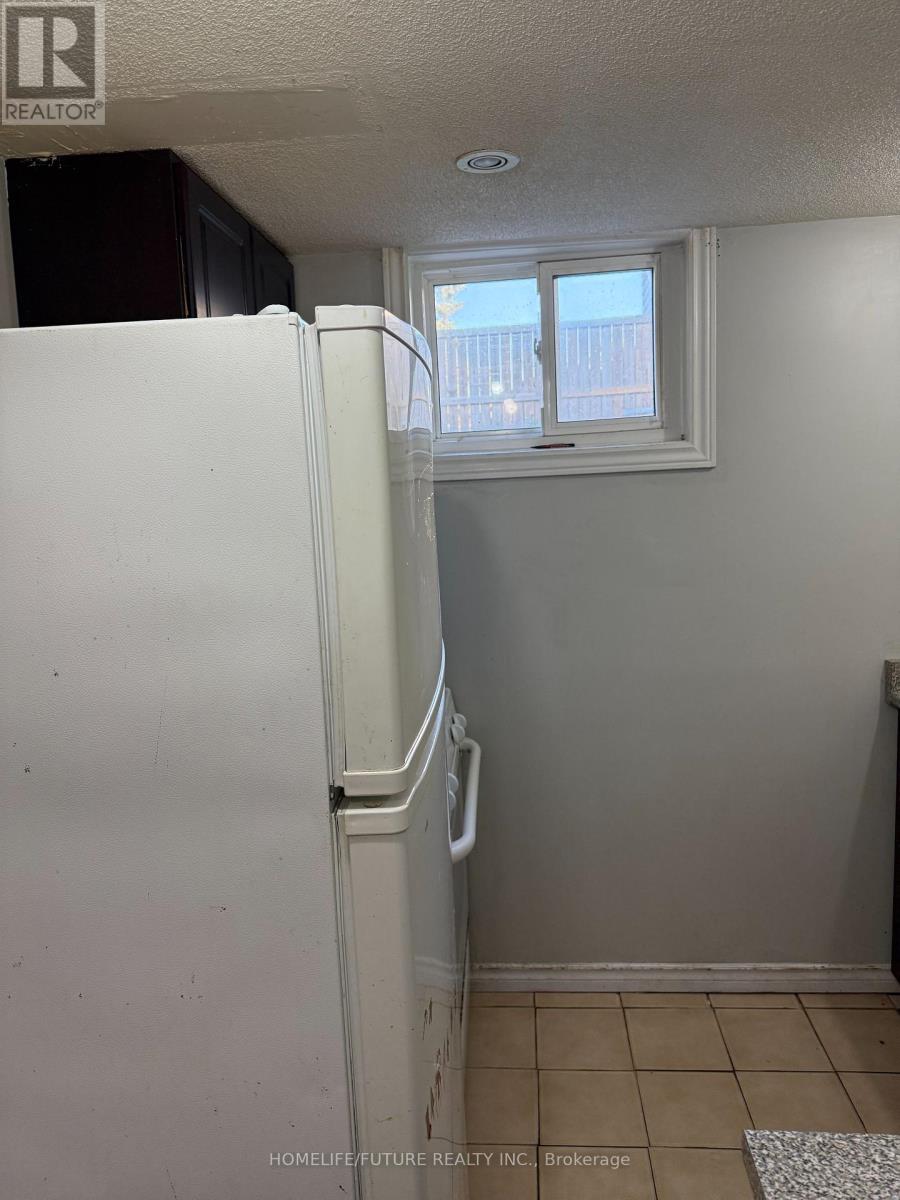 Bsmt - 7147 Harwick Drive, Mississauga, Ontario  L4T 3A5 - Photo 4 - W12774008