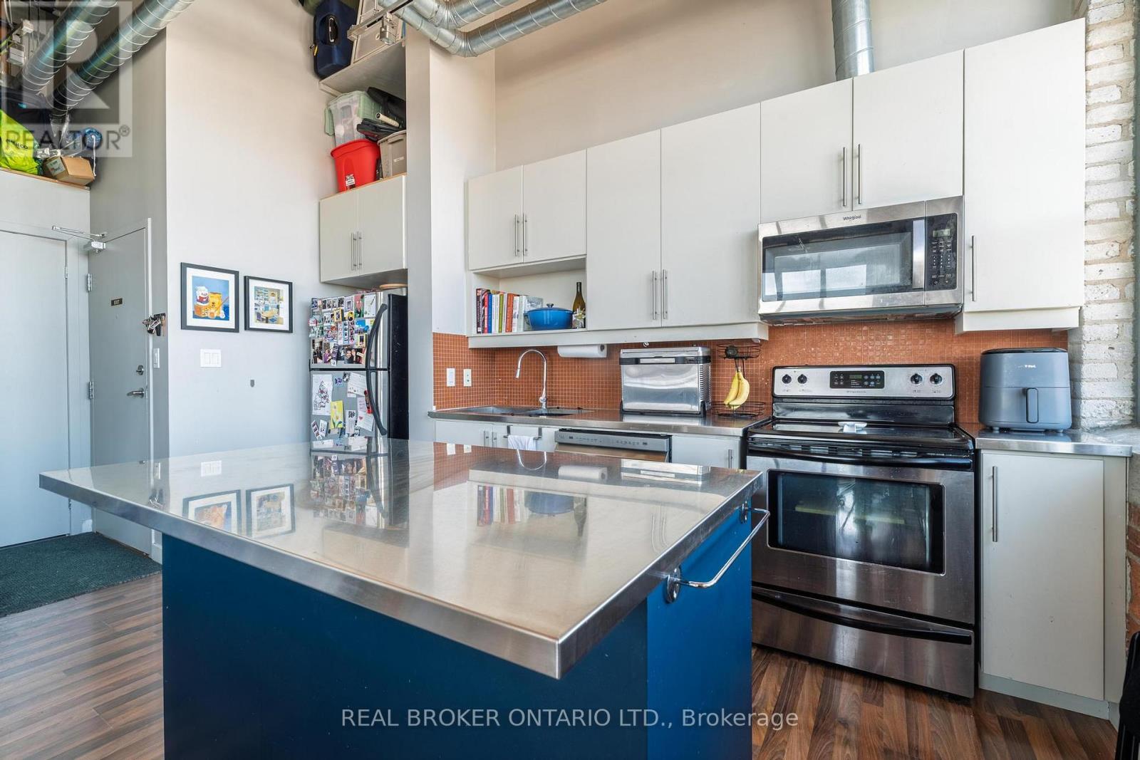 Ph3 - 2154 Dundas Street W, Toronto, Ontario  M6R 1X3 - Photo 11 - W12774010