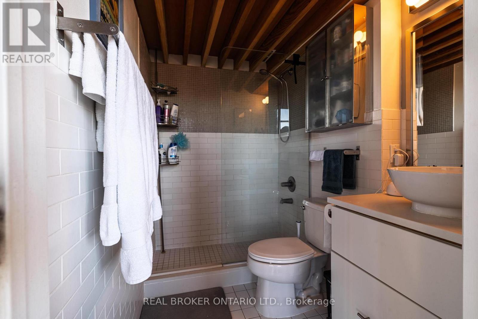 Ph3 - 2154 Dundas Street W, Toronto, Ontario  M6R 1X3 - Photo 19 - W12774010