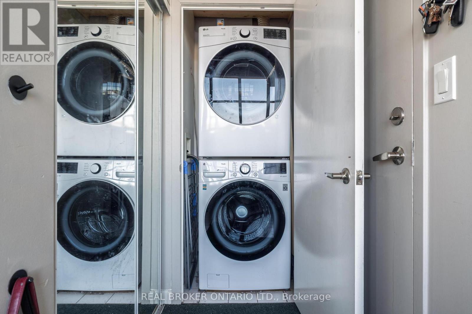 Ph3 - 2154 Dundas Street W, Toronto, Ontario  M6R 1X3 - Photo 26 - W12774010