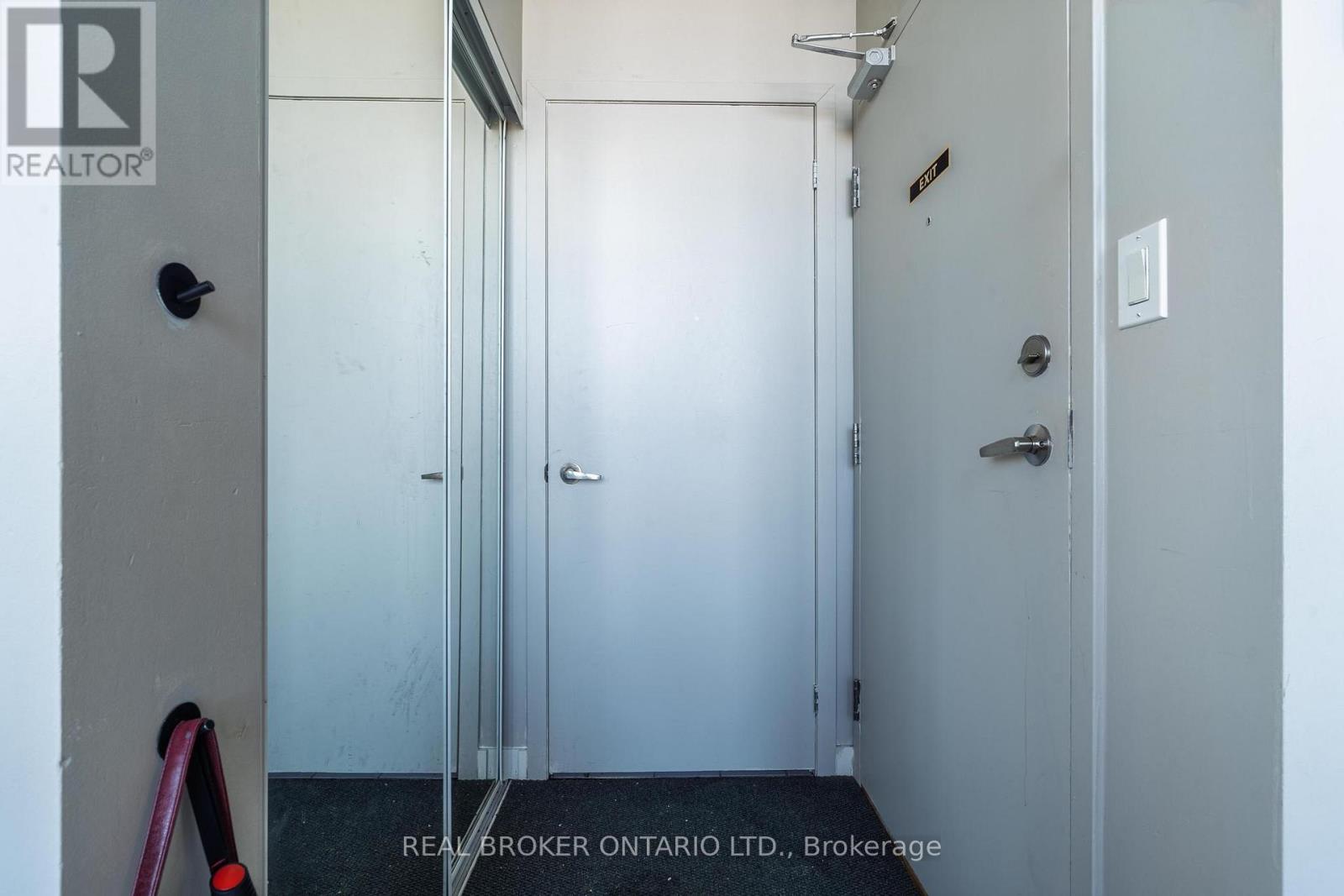 Ph3 - 2154 Dundas Street W, Toronto, Ontario  M6R 1X3 - Photo 27 - W12774010