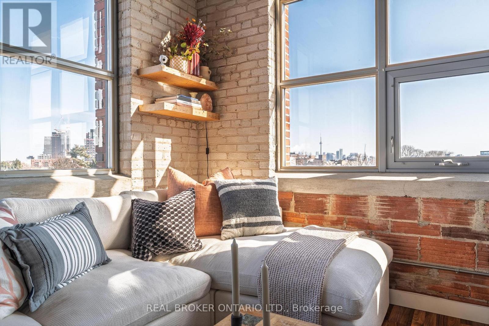 Ph3 - 2154 Dundas Street W, Toronto, Ontario  M6R 1X3 - Photo 4 - W12774010