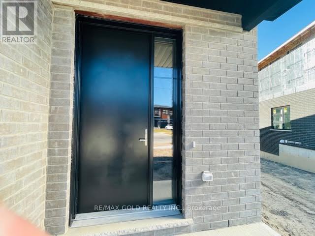 942 Robert Ferrie Drive, Kitchener, Ontario  N2R 1P2 - Photo 3 - X12773988