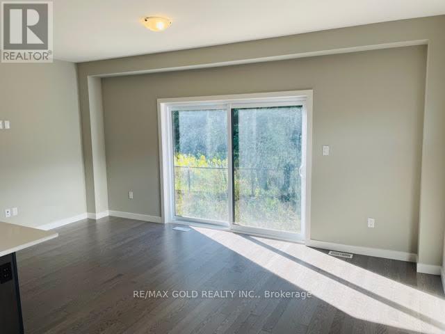 942 Robert Ferrie Drive, Kitchener, Ontario  N2R 1P2 - Photo 5 - X12773988