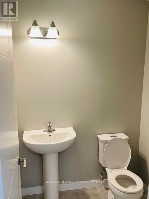 942 Robert Ferrie Drive, Kitchener, Ontario  N2R 1P2 - Photo 9 - X12773988