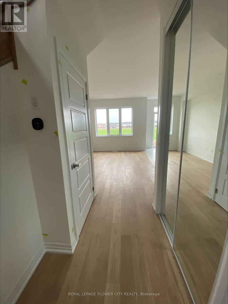 19 Velvet Way S, Thorold, Ontario  L2V 0B7 - Photo 2 - X12773992