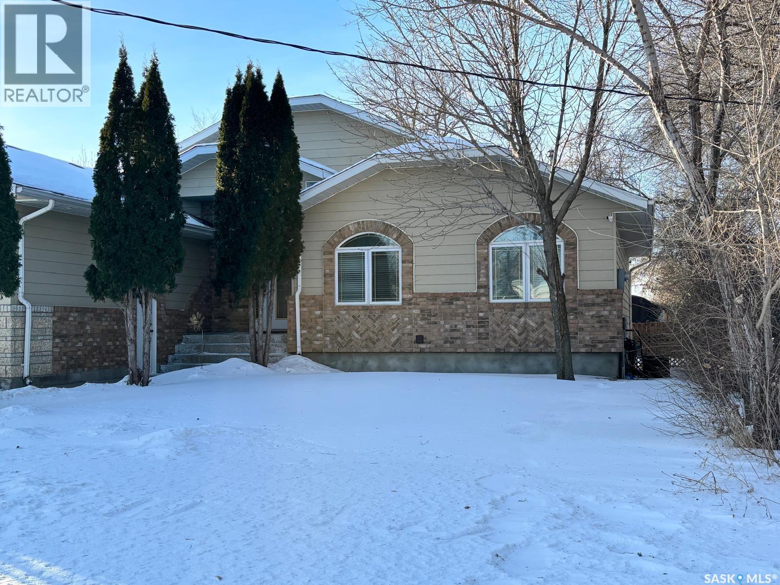 833 Peters AVENUE, Oxbow, Saskatchewan