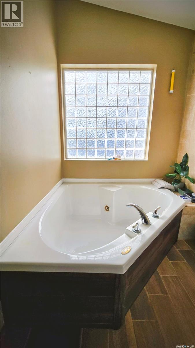 833 Peters Avenue, Oxbow, Saskatchewan  S0C 2B0 - Photo 16 - SK027516