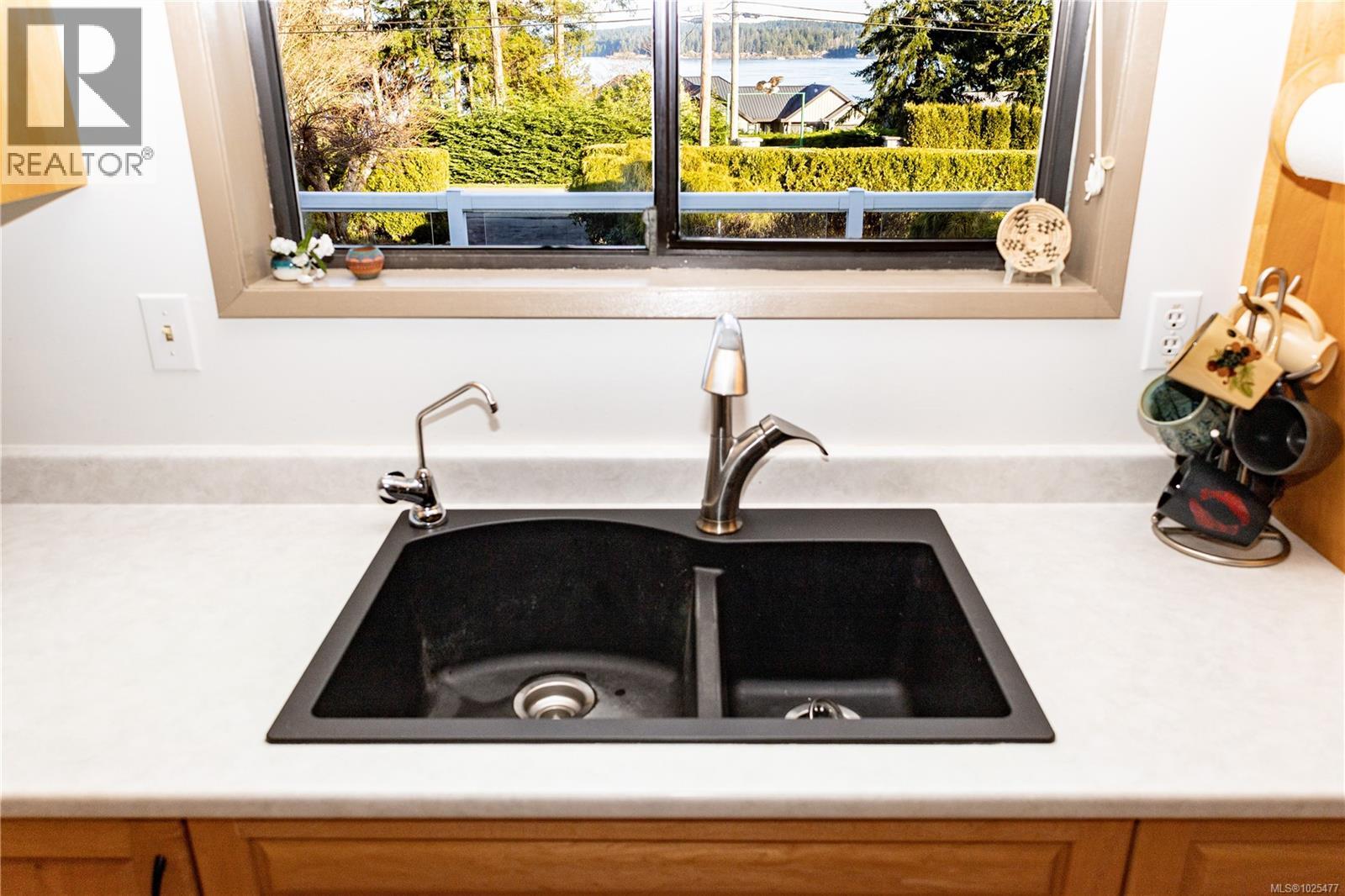 4054 Discovery Dr, Campbell River, British Columbia  V9W 4X7 - Photo 12 - 1025477