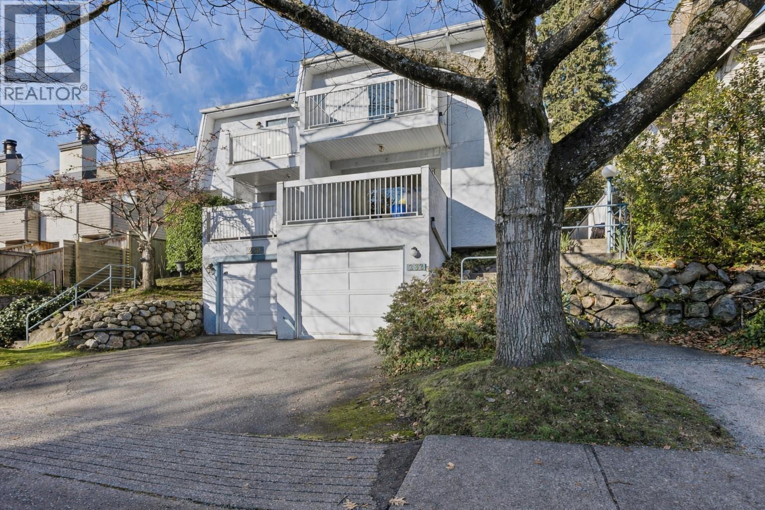 232 E 11th Street, North Vancouver, British Columbia  V7L 2G7 - Photo 2 - R3088340