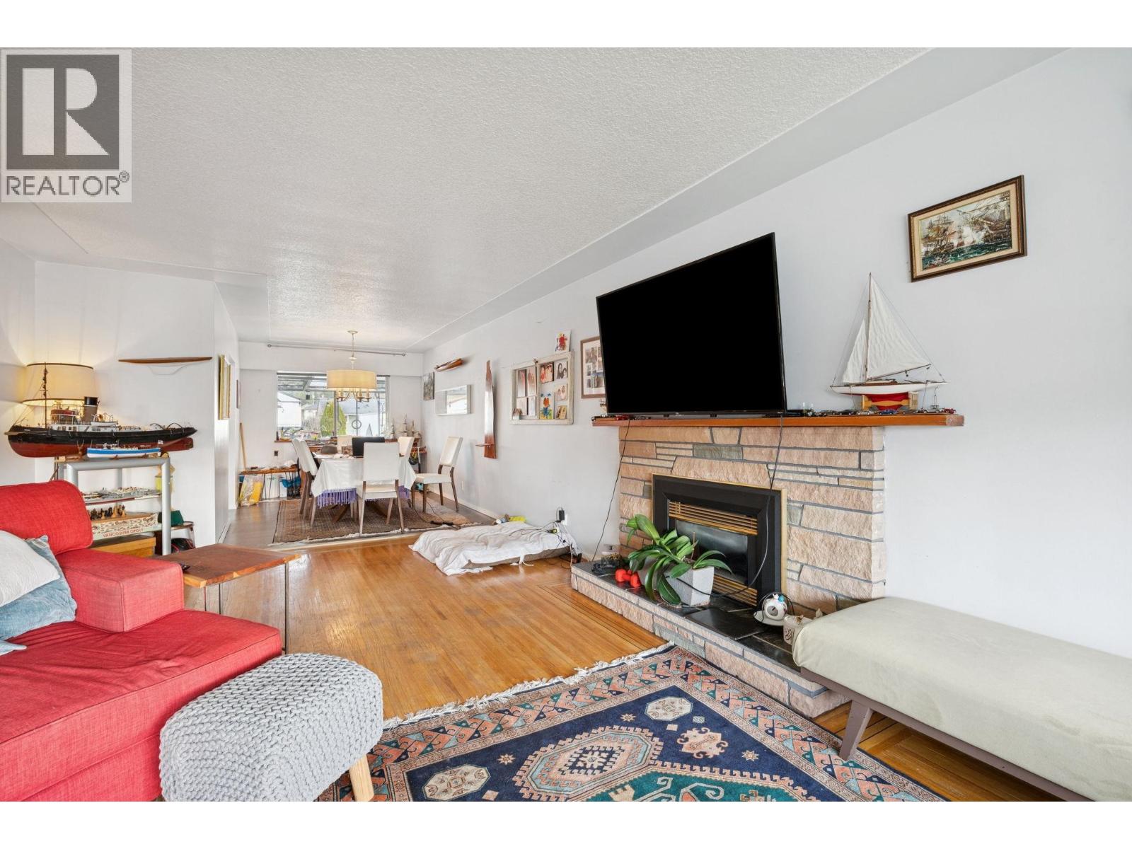 328 E 18th Street, North Vancouver, British Columbia  V7L 2X9 - Photo 5 - R3088334