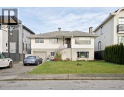 328 E 18TH STREET, North Vancouver, British Columbia