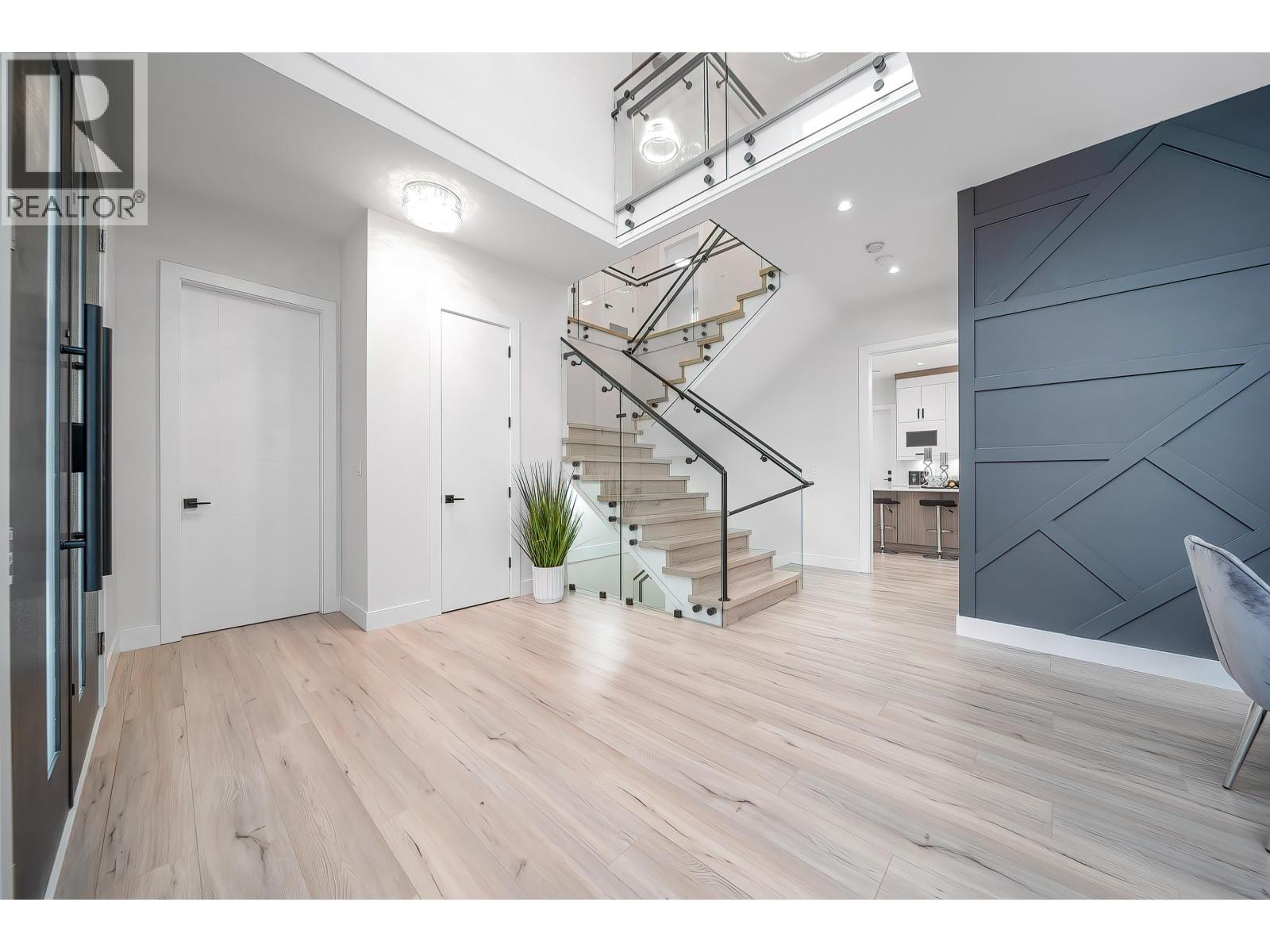 8563 11th Avenue, Burnaby, British Columbia  V3N 2P6 - Photo 3 - R3088214