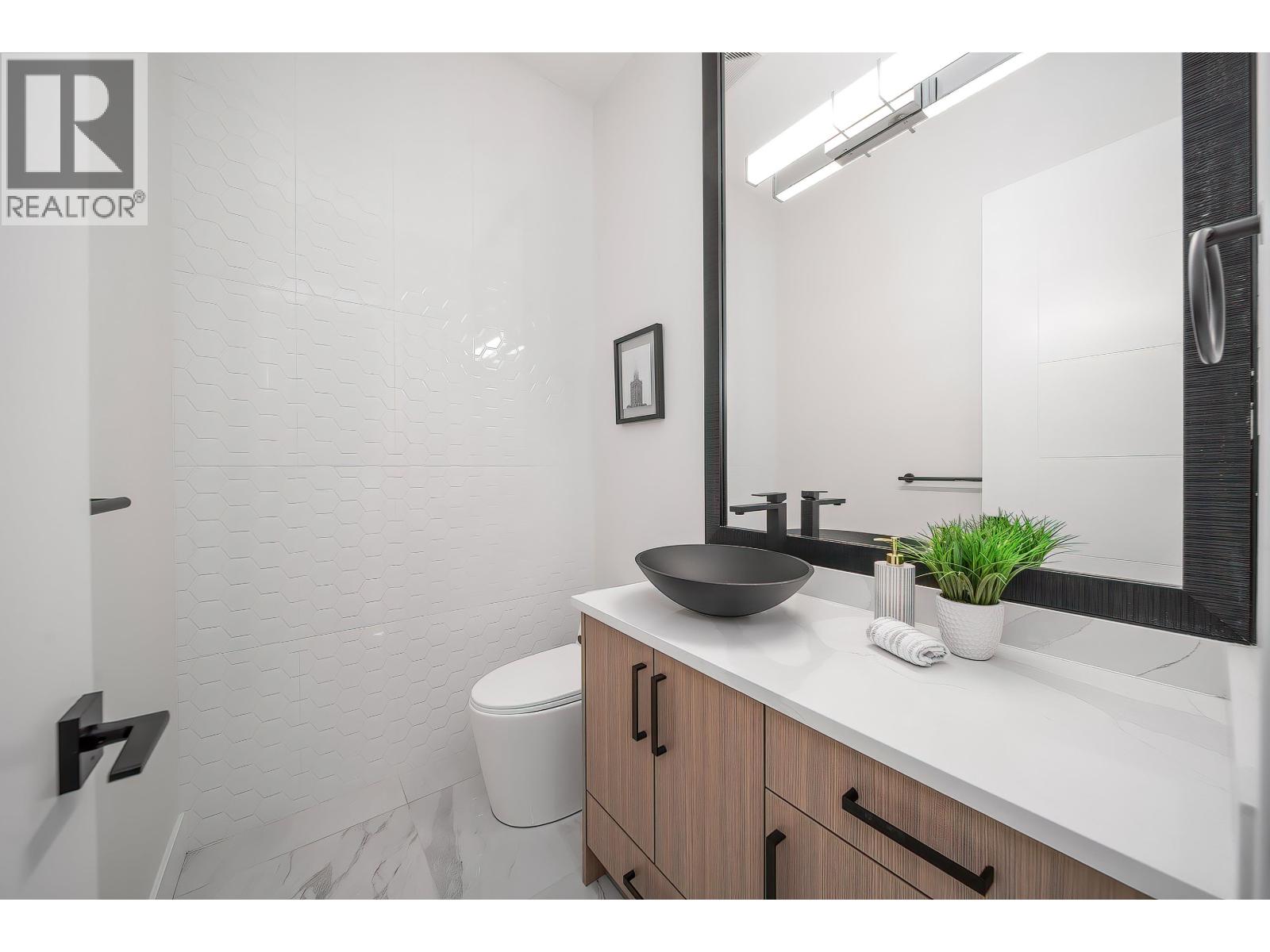 8563 11th Avenue, Burnaby, British Columbia  V3N 2P6 - Photo 18 - R3088214