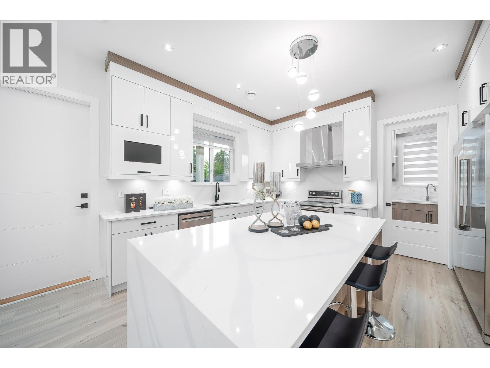 8563 11th Avenue, Burnaby, British Columbia  V3N 2P6 - Photo 15 - R3088214