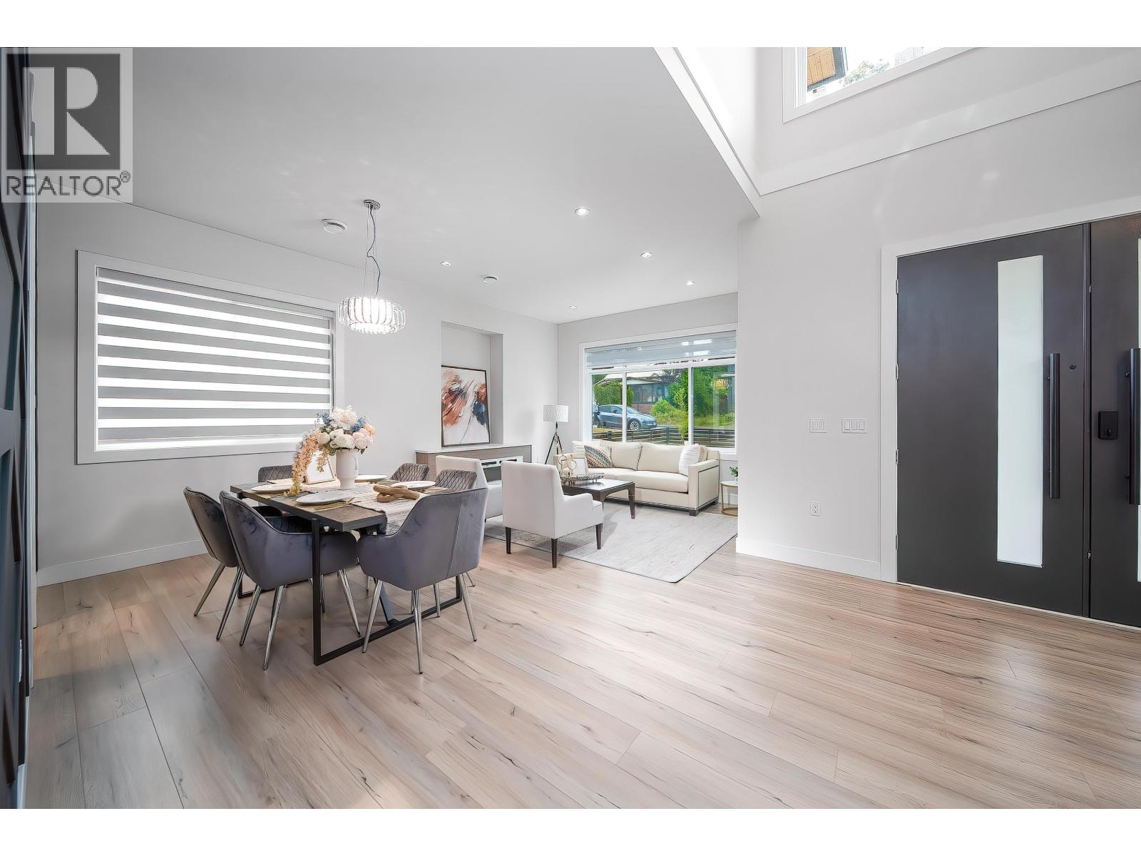 8563 11th Avenue, Burnaby, British Columbia  V3N 2P6 - Photo 4 - R3088214