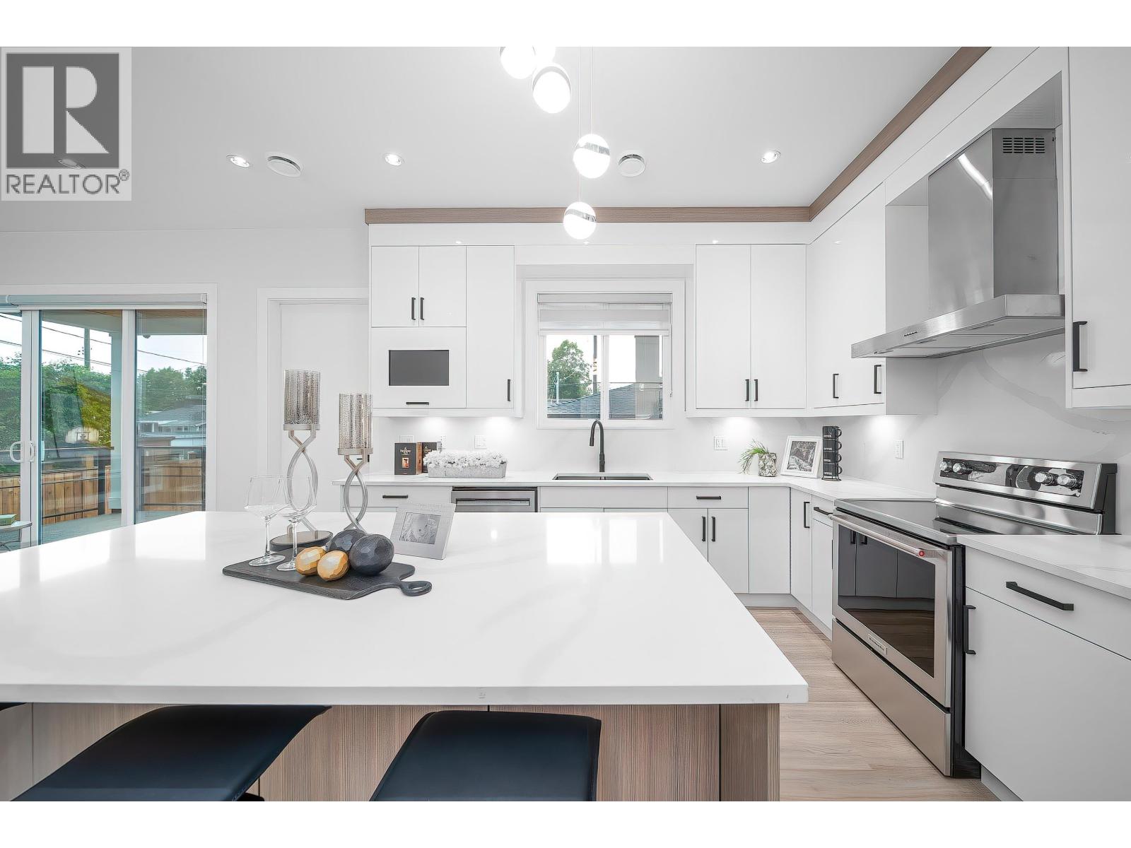 8563 11th Avenue, Burnaby, British Columbia  V3N 2P6 - Photo 13 - R3088214