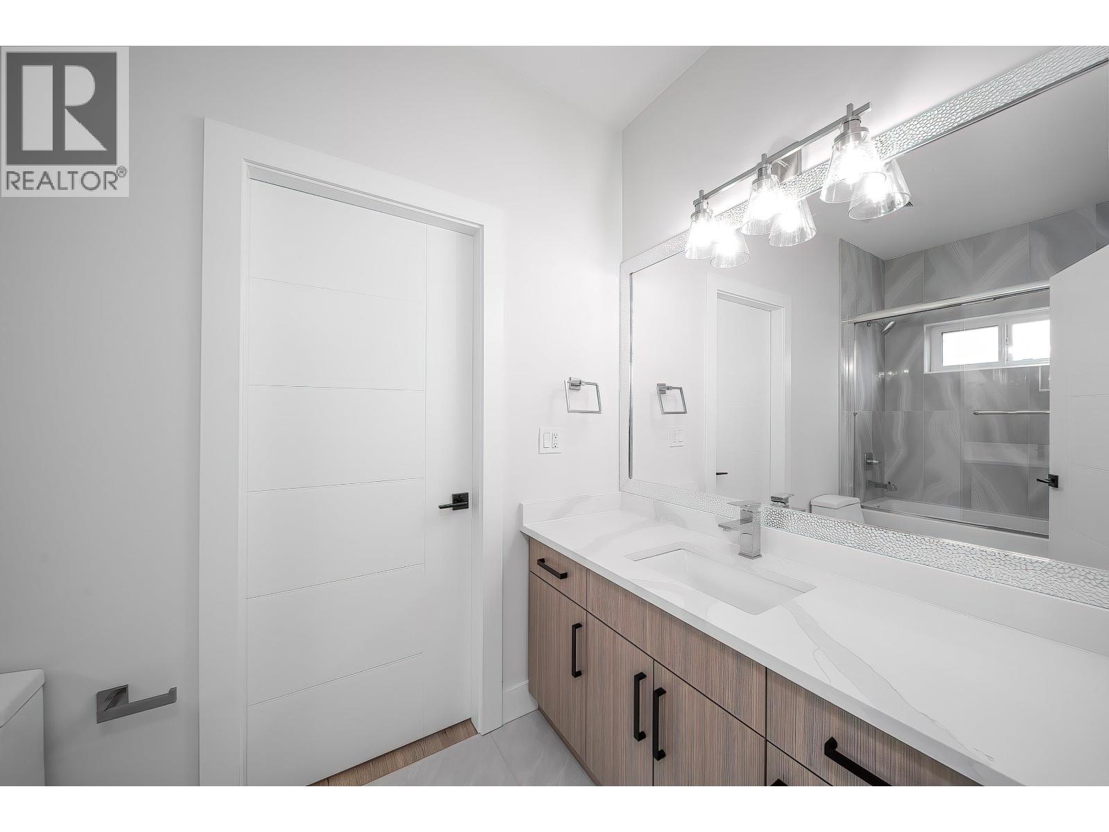 8563 11th Avenue, Burnaby, British Columbia  V3N 2P6 - Photo 25 - R3088214