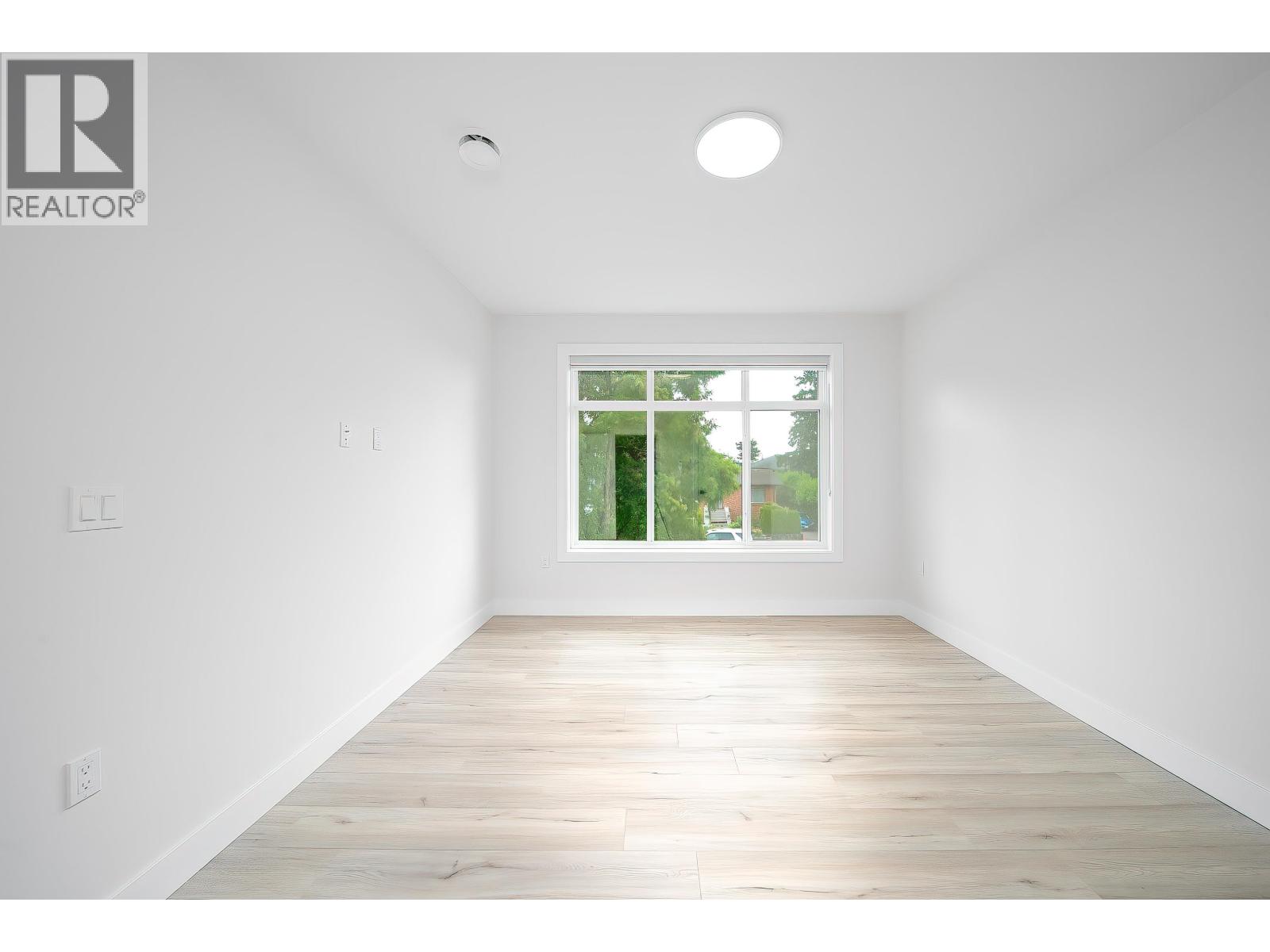 8563 11th Avenue, Burnaby, British Columbia  V3N 2P6 - Photo 28 - R3088214