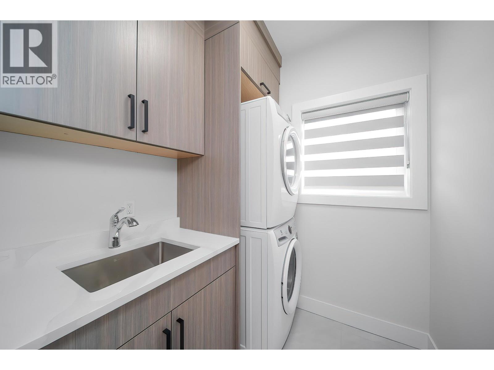 8563 11th Avenue, Burnaby, British Columbia  V3N 2P6 - Photo 27 - R3088214