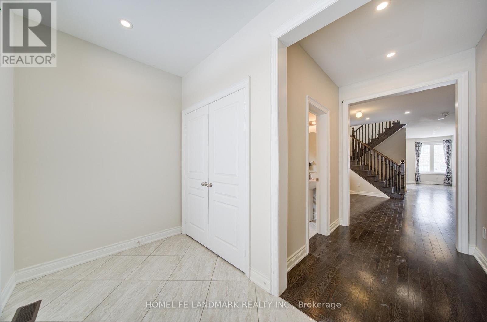 9 Rotondo Crescent, Vaughan, Ontario  L4H 4R1 - Photo 6 - N12774030