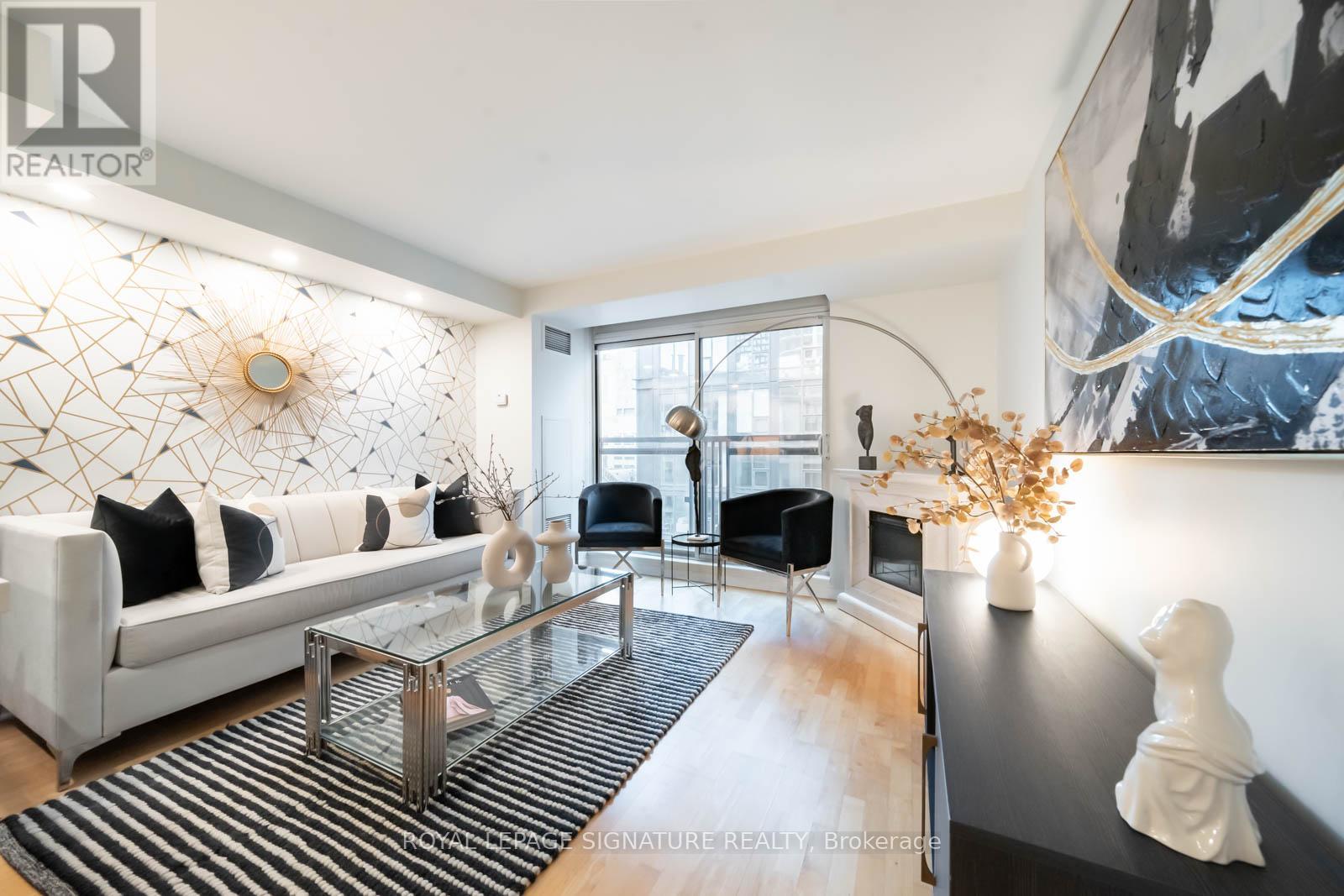 1105 - 75 DALHOUSIE STREET, Toronto, Ontario