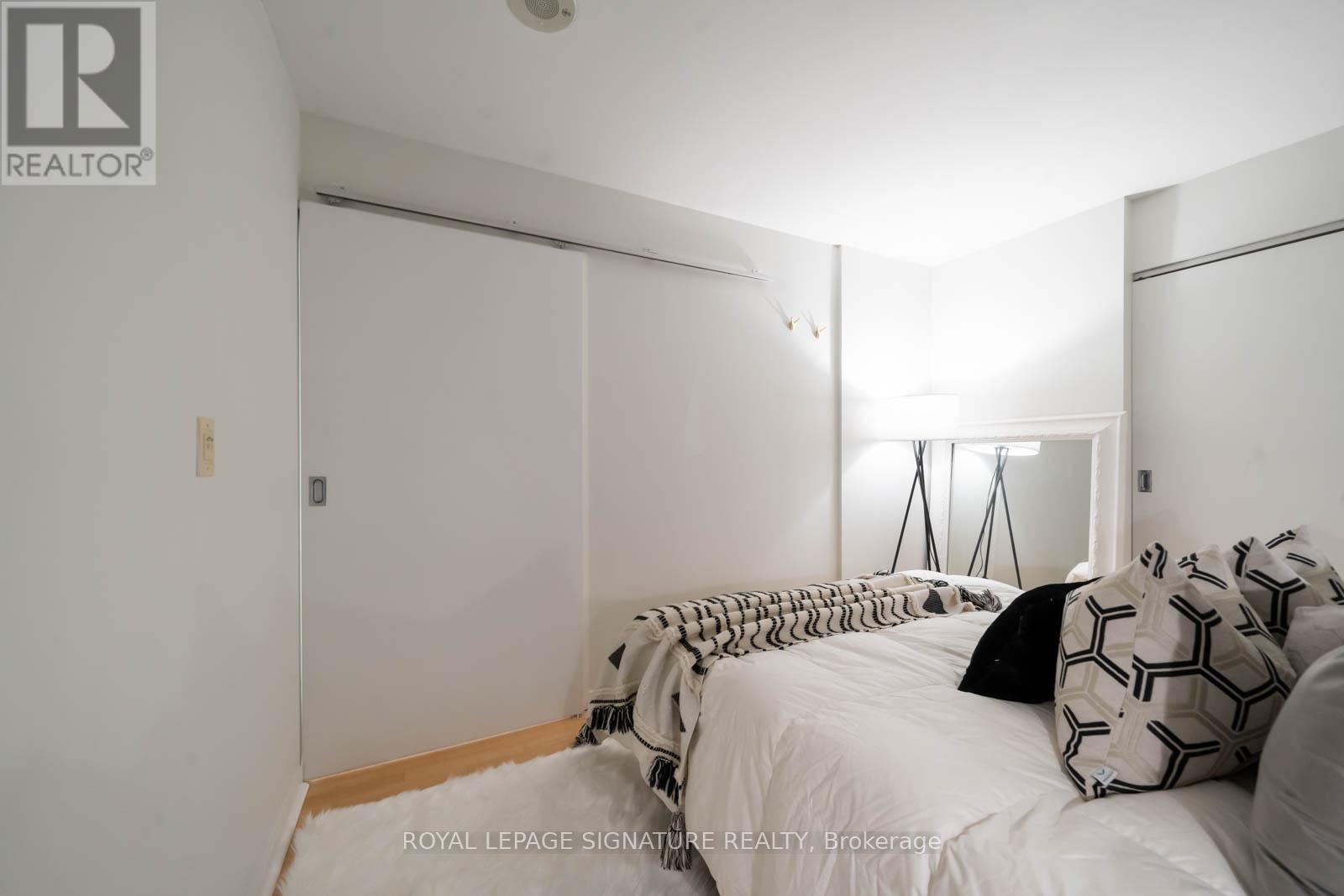 1105 - 75 Dalhousie Street, Toronto, Ontario  M5B 2R9 - Photo 11 - C12584460