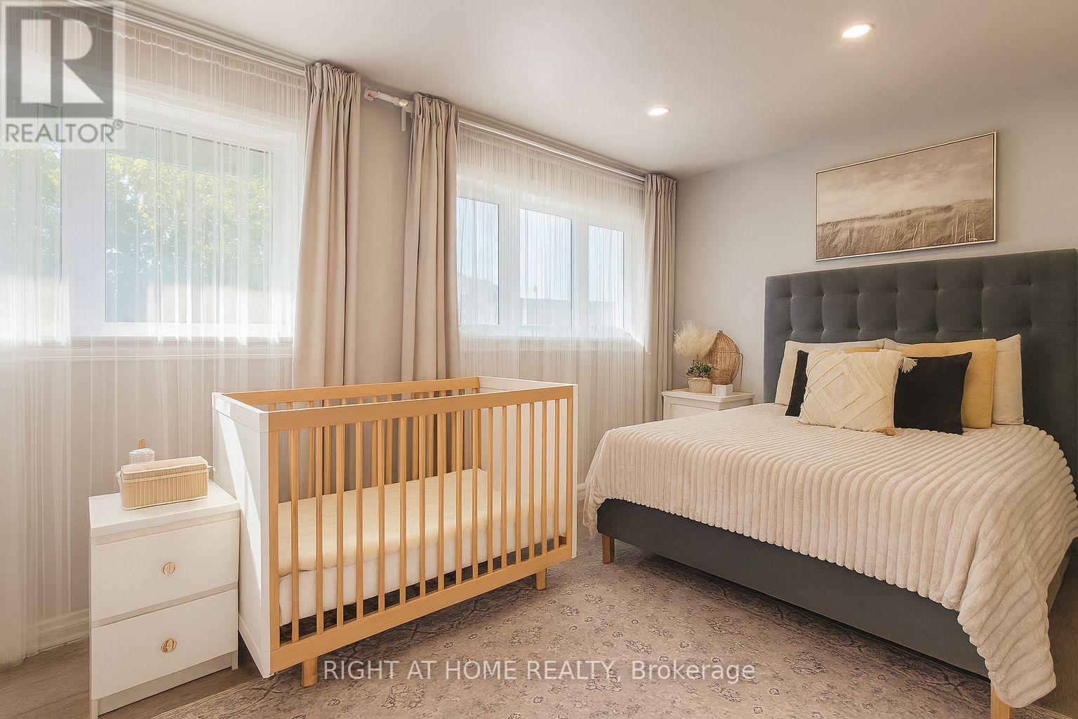 347 Zephyr Avenue, Ottawa, Ontario  K2B 5Z9 - Photo 12 - X12774078