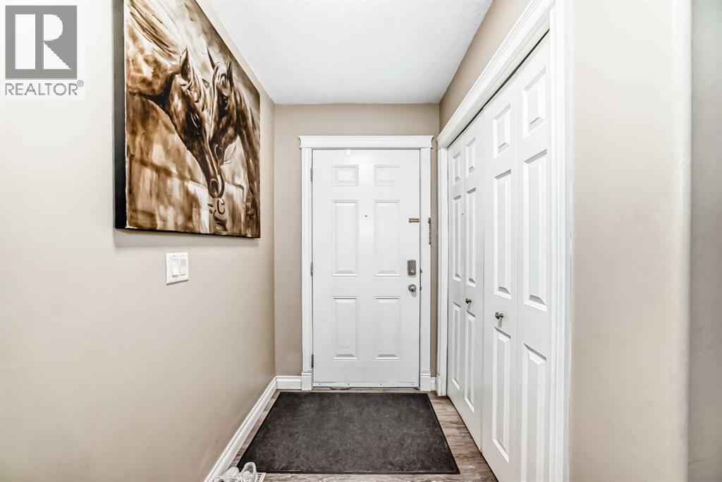 14 Dover Mews Se, Calgary, Alberta  T2B 0B6 - Photo 5 - A2276050