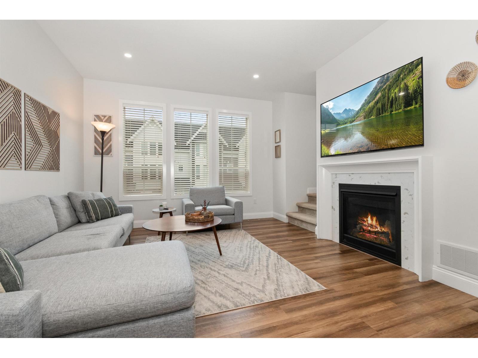 5524 Driftwood Street, Sardis South, Chilliwack, British Columbia  V2R 6A3 - Photo 2 - R3077577