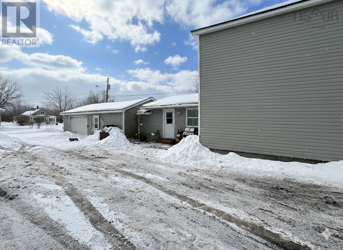 68 Mcgee Street, Springhill, Nova Scotia  B0M 1X0 - Photo 3 - 202602466